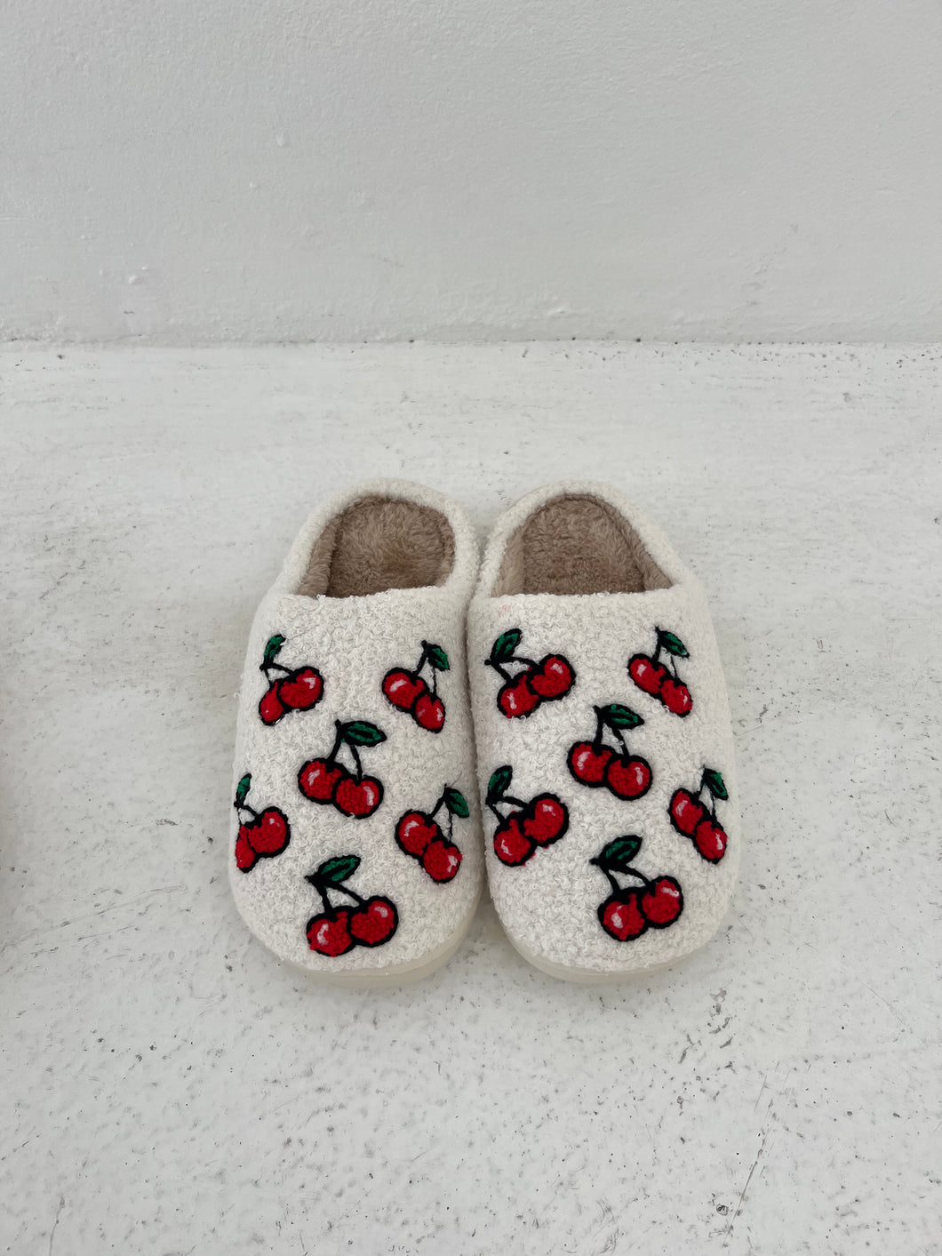 COZY SLIPPERS - CHERRY RED
