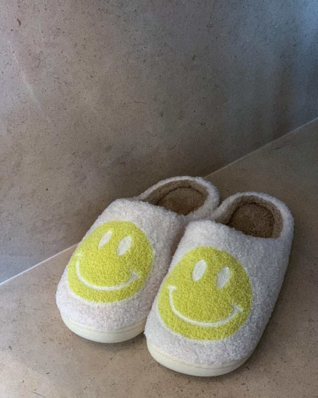 COZY SLIPPERS - PASTEL YELLOW